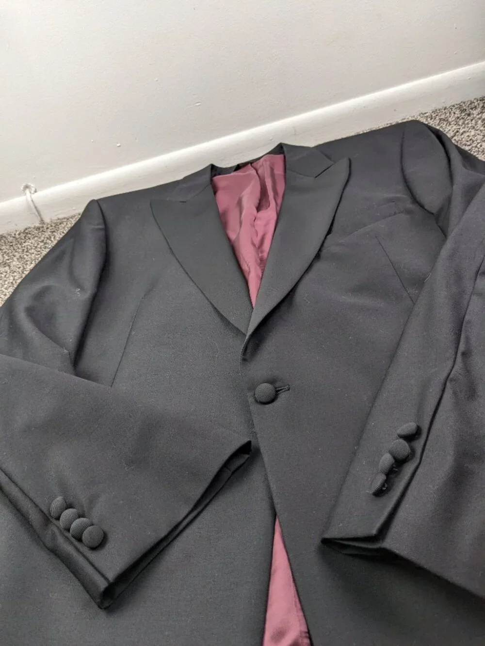 Jos A Bank 48L Tuxedo 2 PC Suit Wool Signature Collection Peak Lapel Black 42x32
